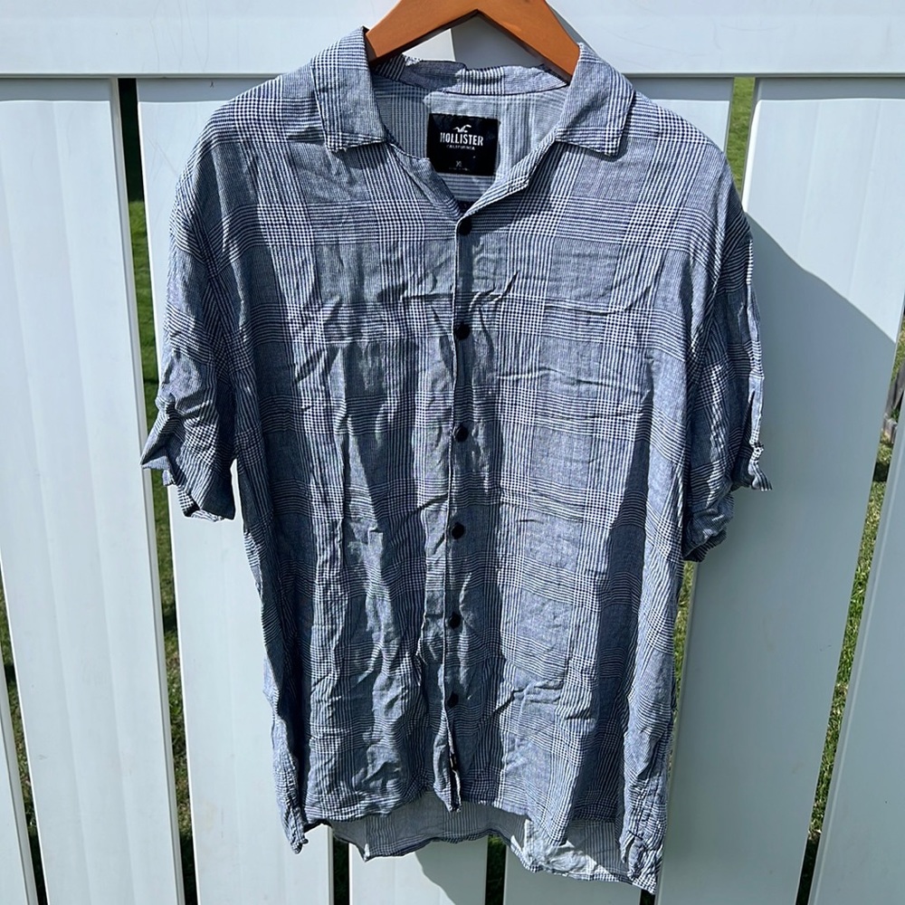 Hollister casual black and white plaid short sleeve button down shirt